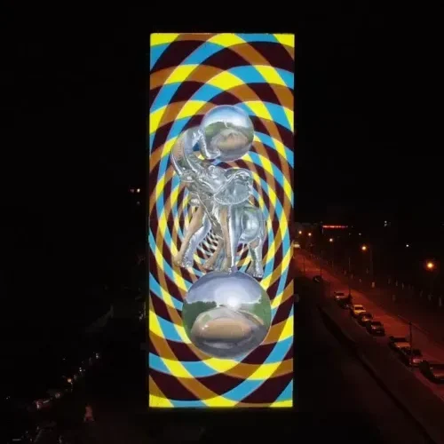 Goboprojektor beleuchtet Burgmauer mit Stadtwappen