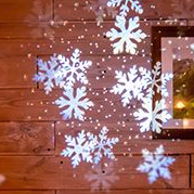 Projektion „Frohe Weihnachten“ mit Gobo Projektor auf Eingangstür