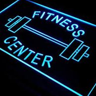 Gobo shop Projektor erzeugt Hinweis auf öffnungszeiten am Boden in Fitness