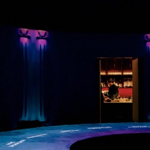 Eventszene mit Gobo Lichtprojektion im Hintergrund