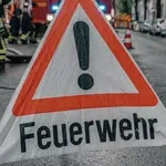 Goboprojektor erzeugt Schneeflockenprojektion auf   Feuerwehr