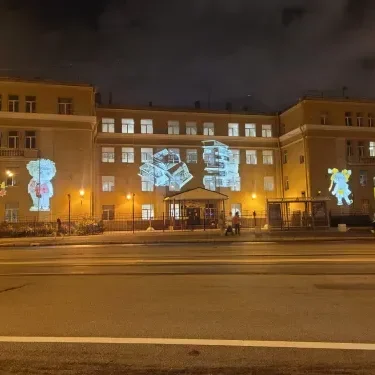 Goboprojektoren beleuchten Kirchenfassade bei Stadtfest Schulen